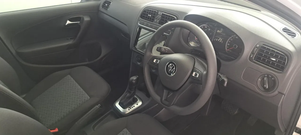 Polo Vivo 1.6 Life Tiptronic — photo 4