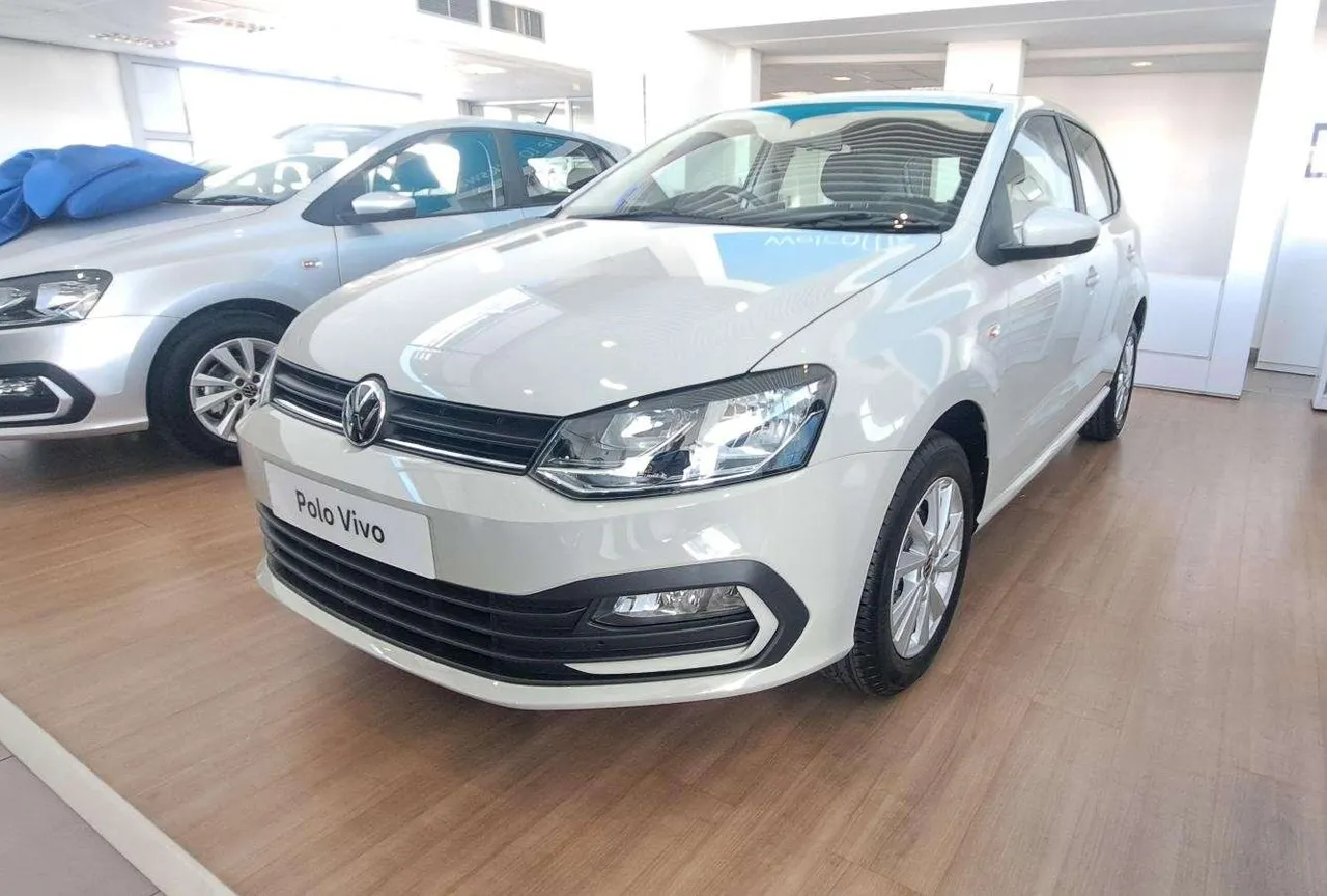 POLO VIVO 1.6 LIFE TIPTRONIC — photo 2