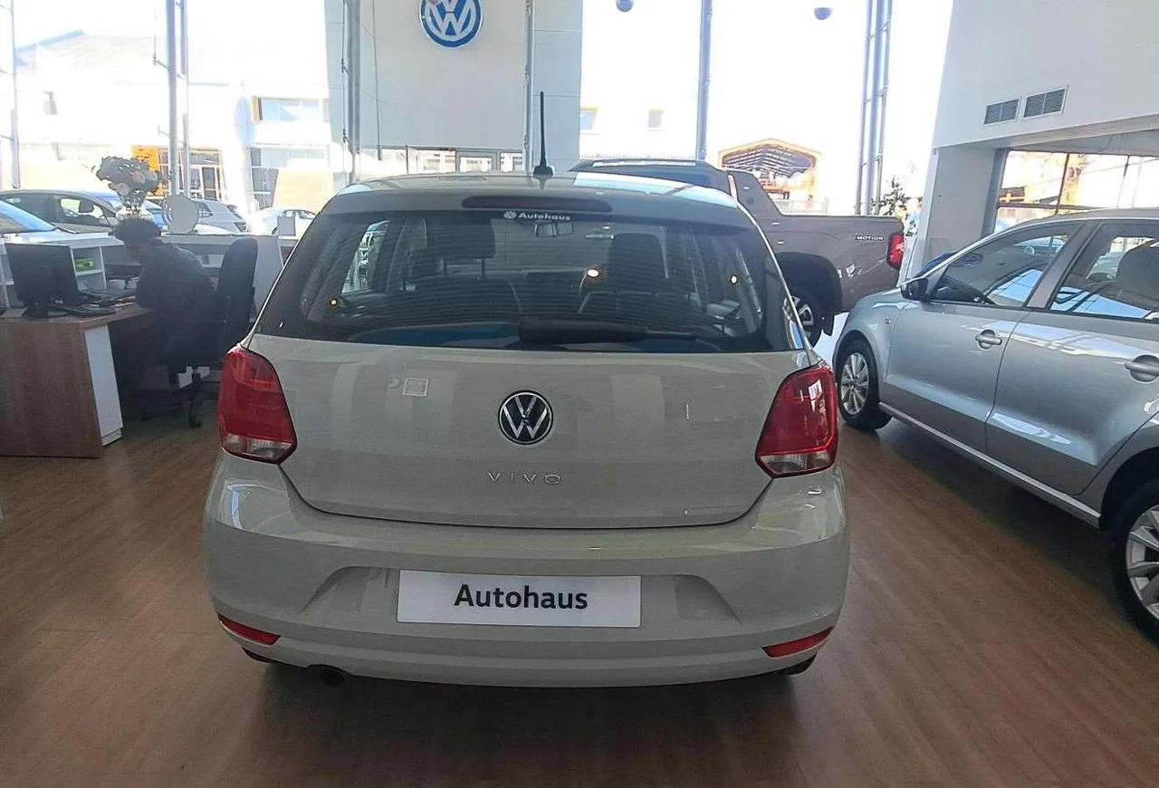 POLO VIVO 1.6 LIFE TIPTRONIC — photo 7