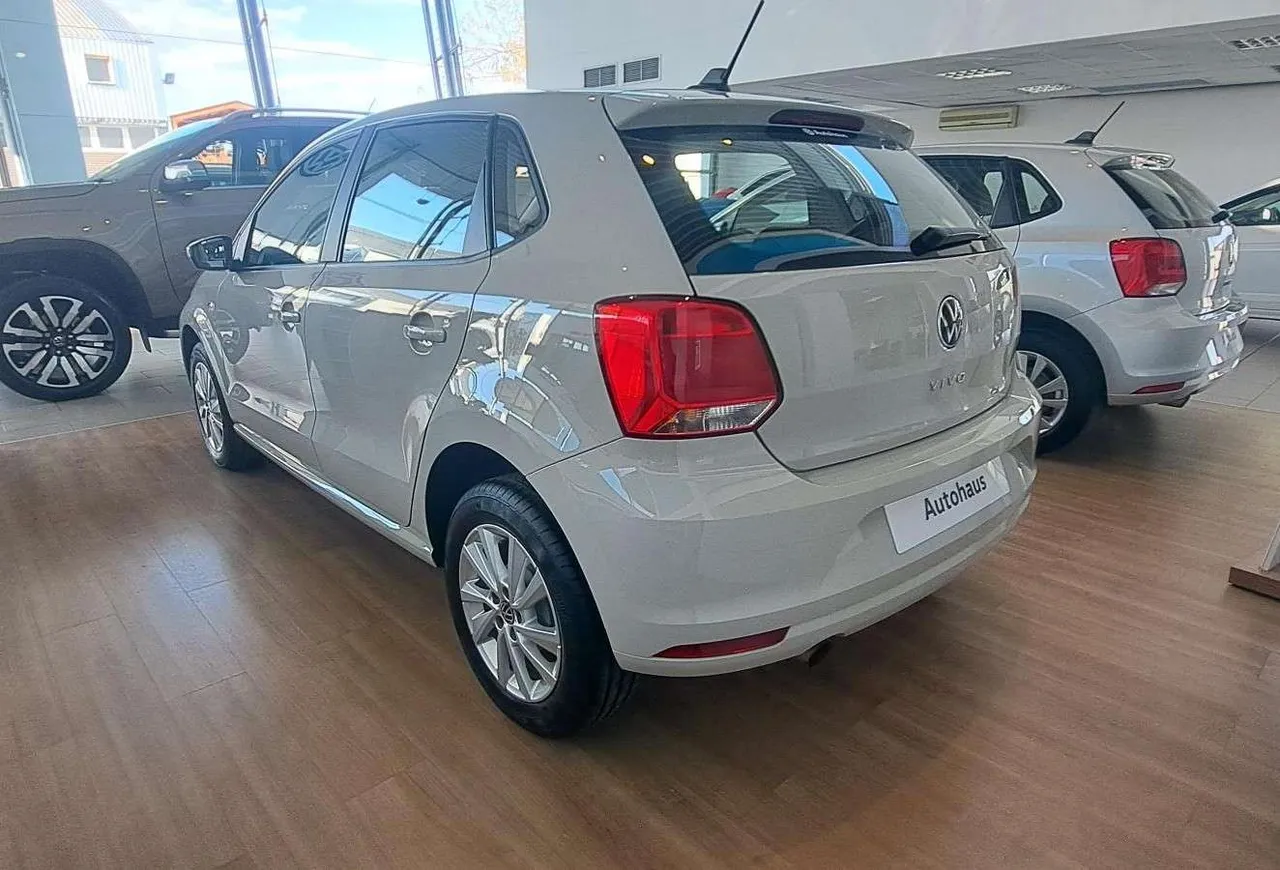 POLO VIVO 1.6 LIFE TIPTRONIC — photo 3