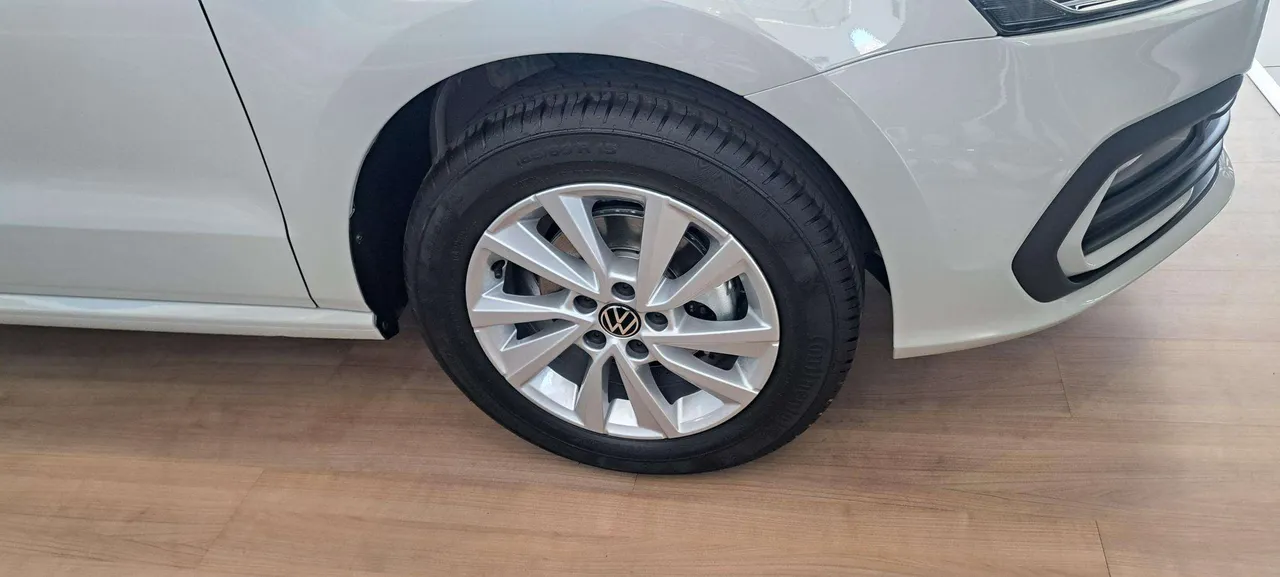 POLO VIVO 1.6 LIFE TIPTRONIC — photo 6