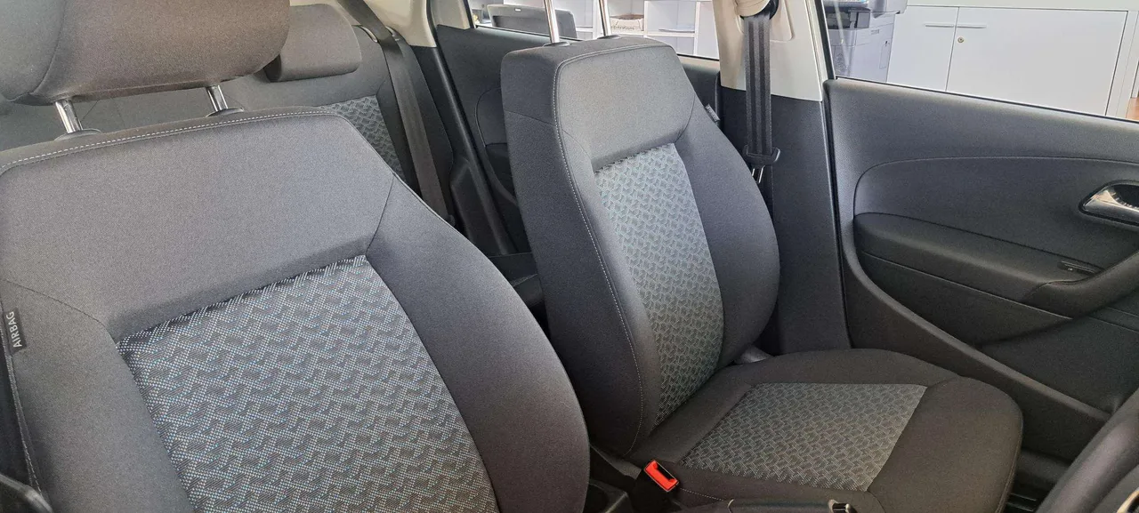 POLO VIVO 1.6 LIFE TIPTRONIC — photo 4