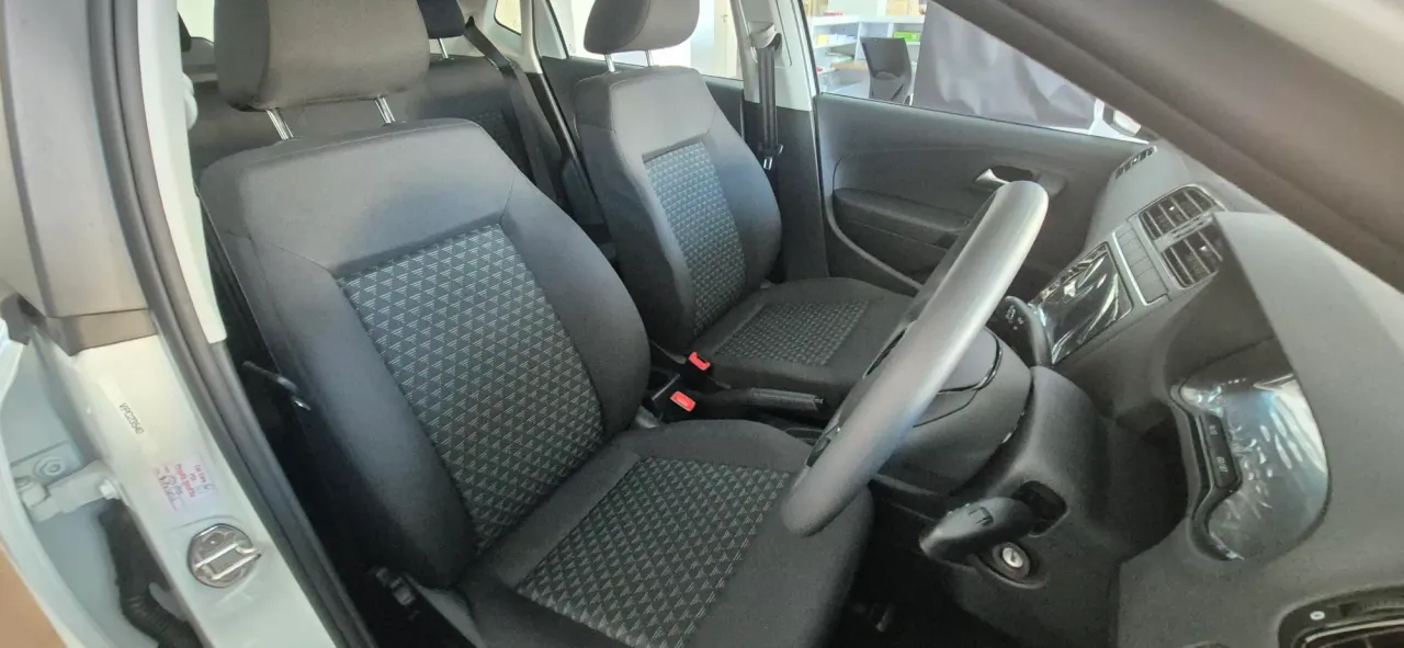 POLO VIVO 1.4 Manual — photo 3