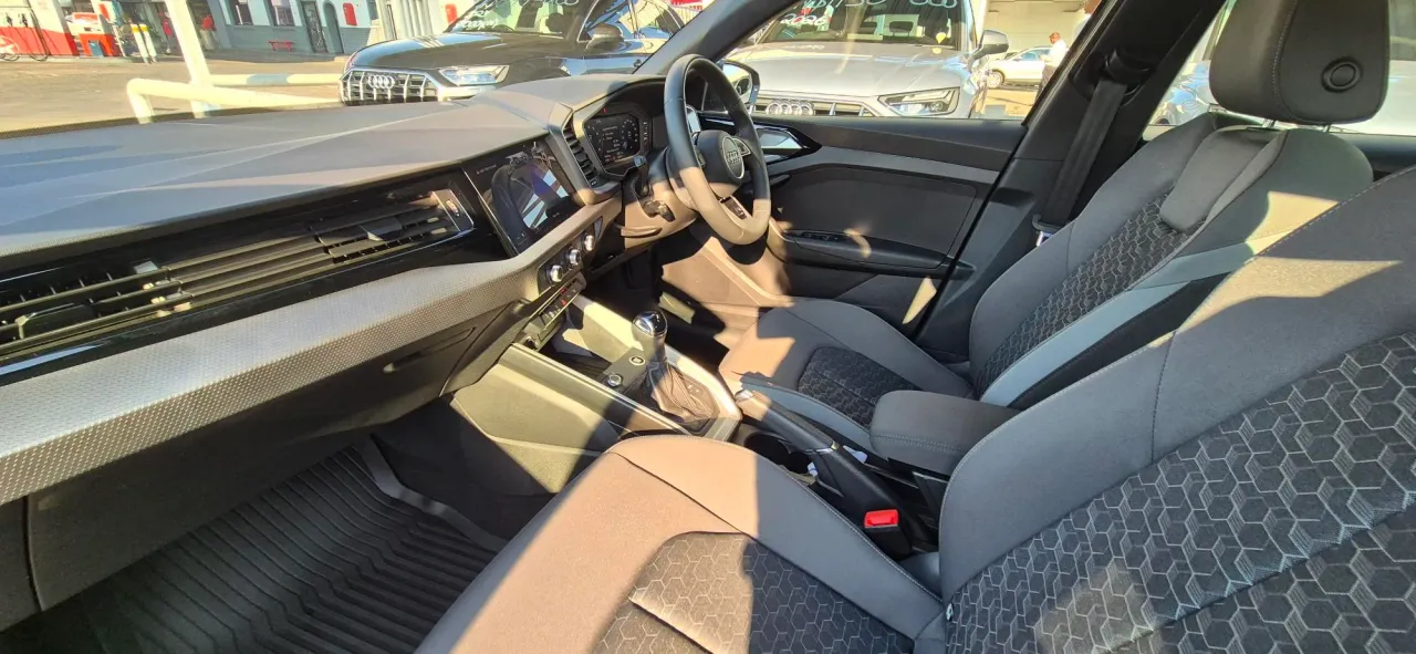 AUDI A1 SPORTBACK TFSI S TRONIC BLACK EDITION — photo 8