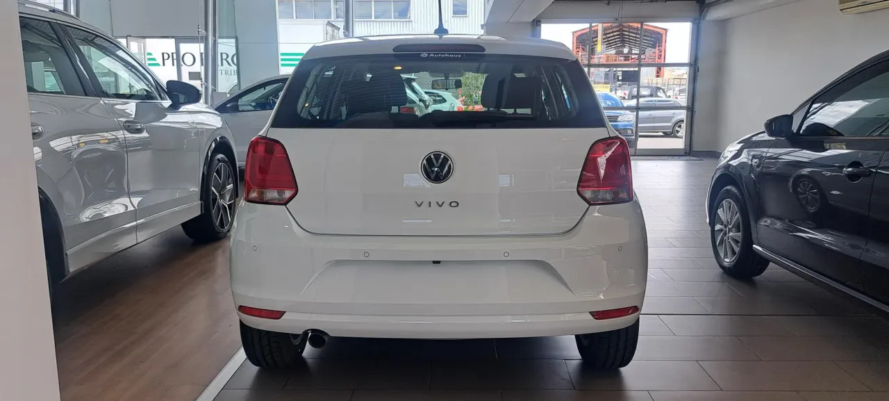 Polo Vivo 1.6 Life Tiptronic — photo 5