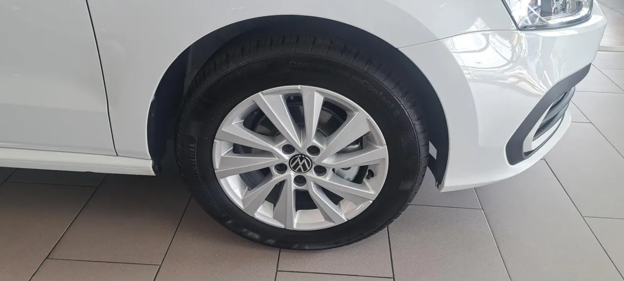 Polo Vivo 1.6 Life Tiptronic — photo 3