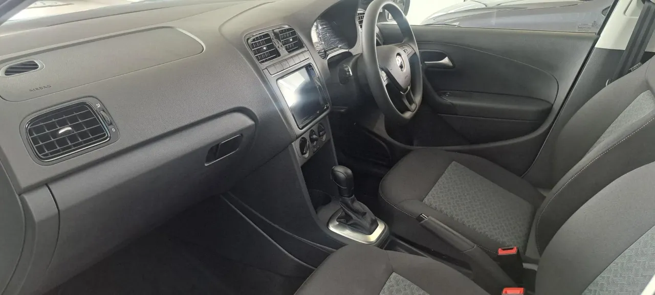 Polo Vivo 1.6 Life Tiptronic — photo 2