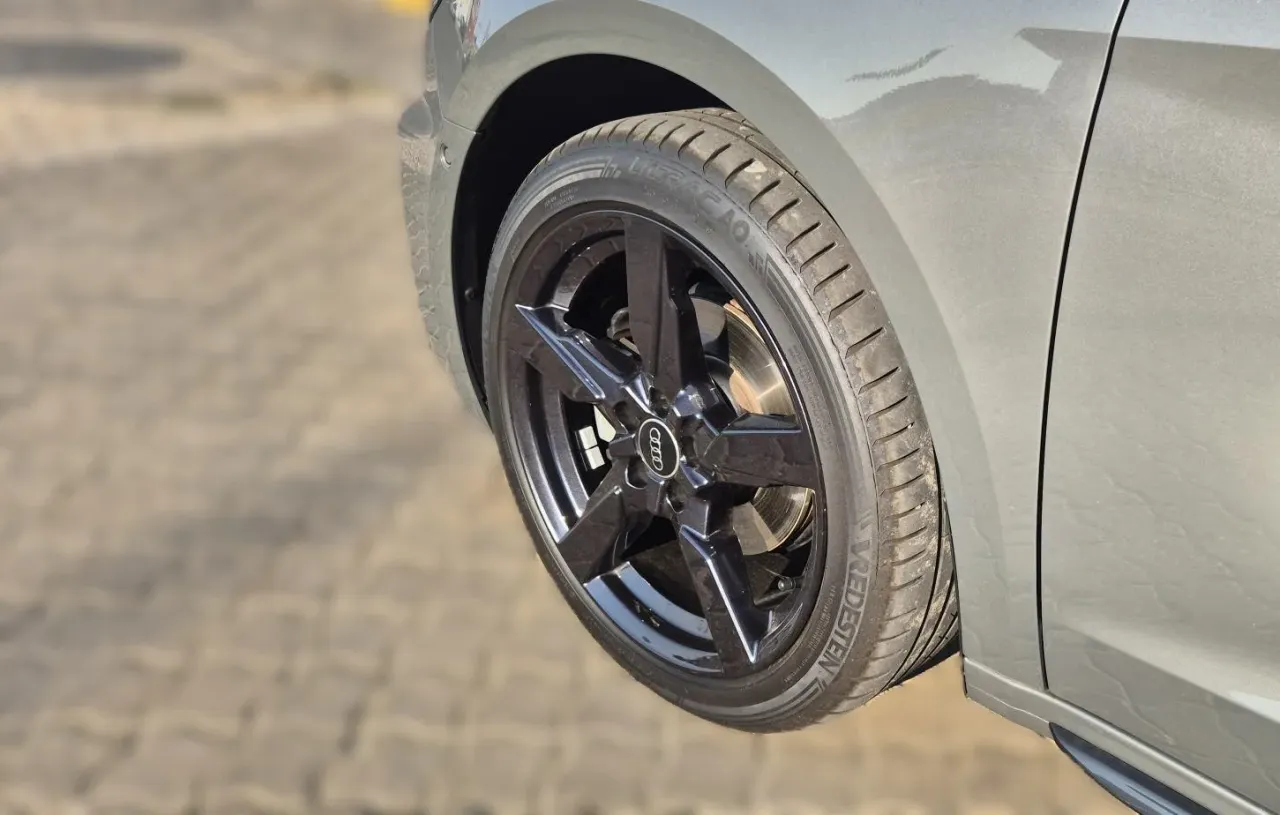 AUDI A1 SPORTBACK TFSI S TRONIC BLACK EDITION — photo 4