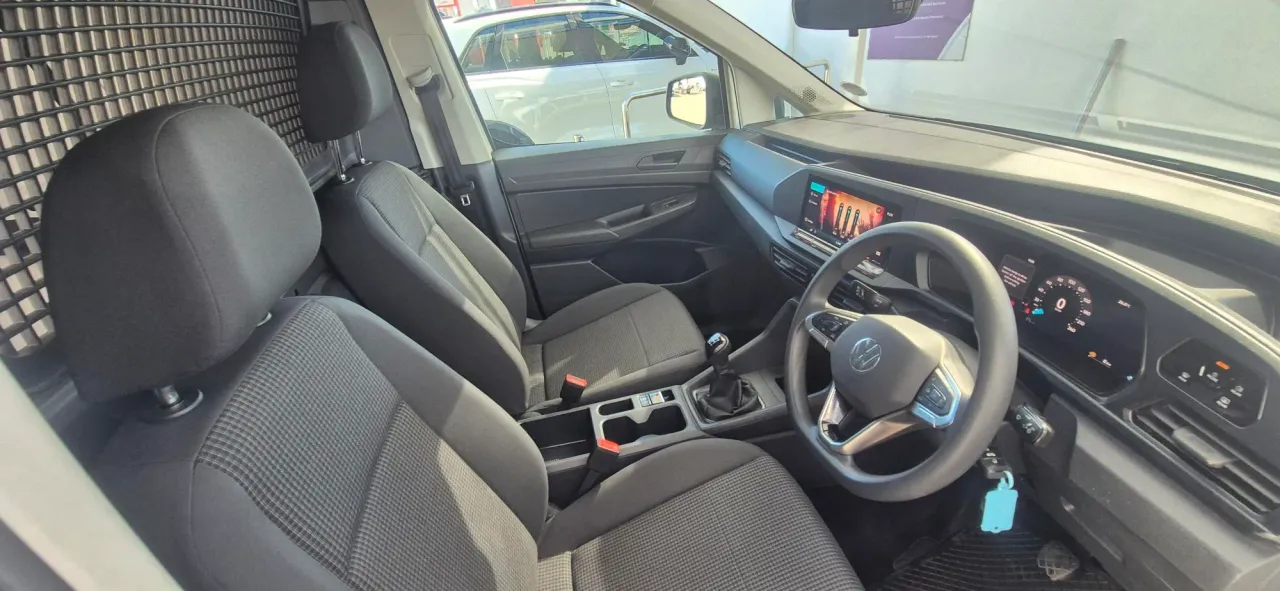 Caddy Cargo 1.6 Manual — photo 2
