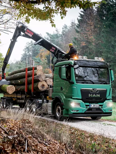 Log transport (with timber loading crane)
