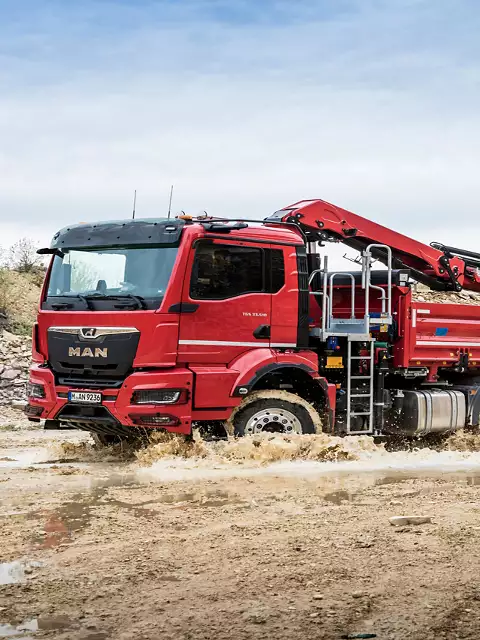 MAN crane tipper
