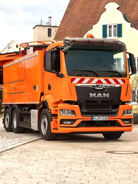 High-pressure flushers and extractors: MAN vehicles for sewer cleaning