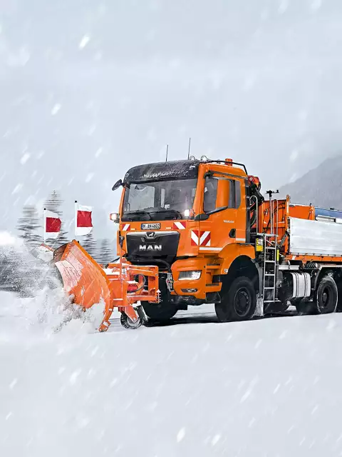MAN vehicles for winter service: Clearing and gritting vehicles