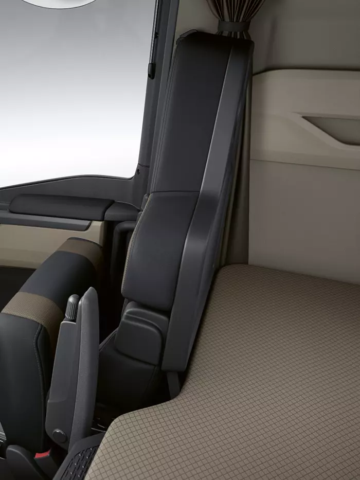 Vario co-driver's seat: foldable seat cushion for more freedom of movement